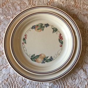 Vintage Corelle Plate Set - 2